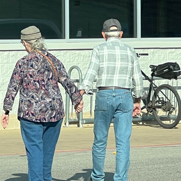 🌷Meet your Posher🌷 Yvonne - Picture 11 of 15